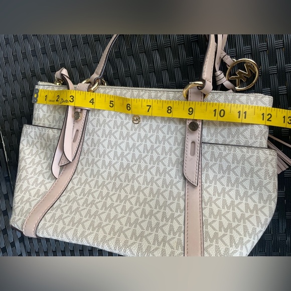 Michael Kors Bag,Michael Kors Cream and Pink Satchel - Picture 2 of 16